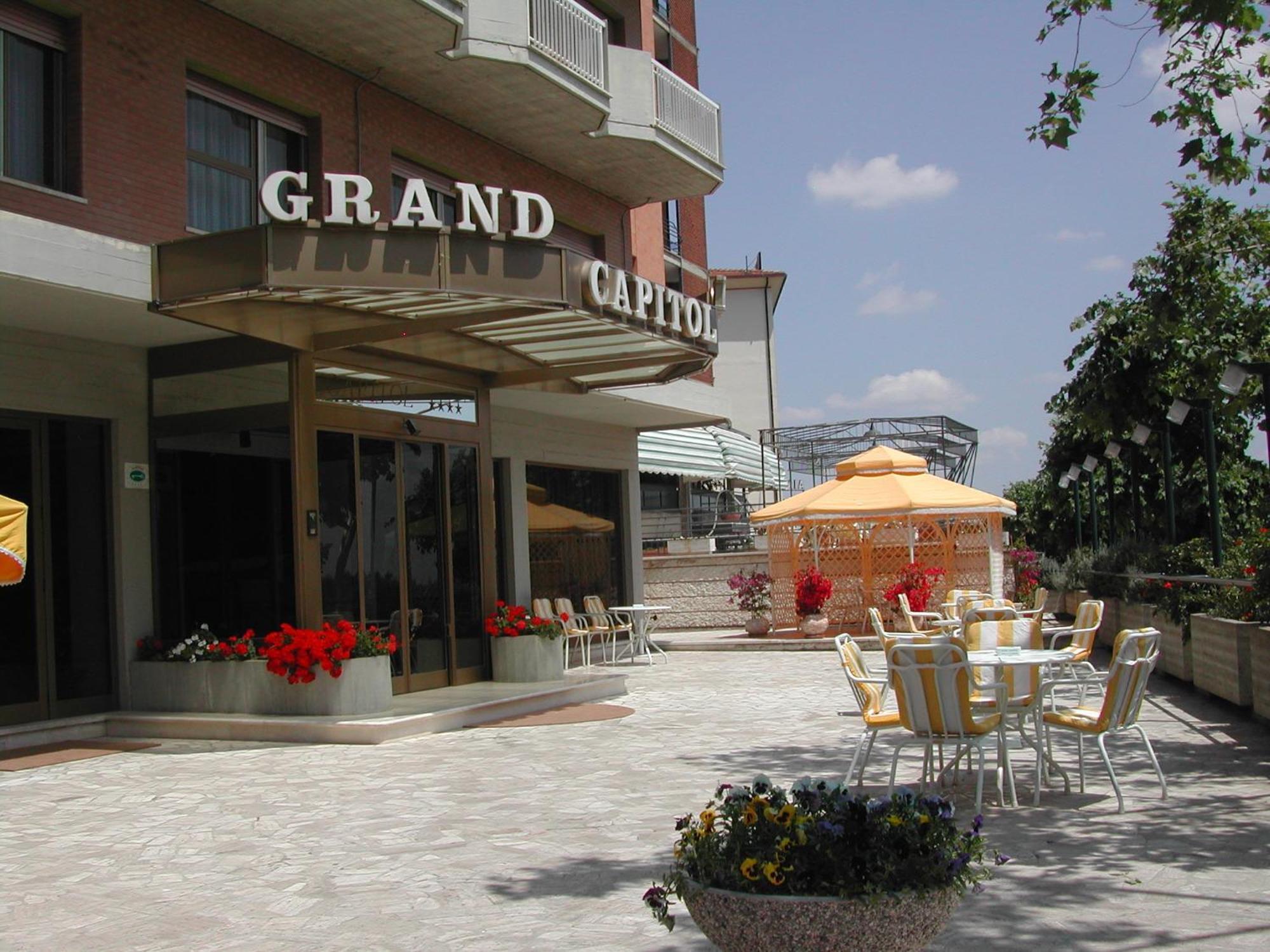 G. Hotel Capitol Chianciano Terme Exterior photo