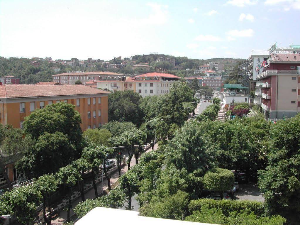 G. Hotel Capitol Chianciano Terme Exterior photo